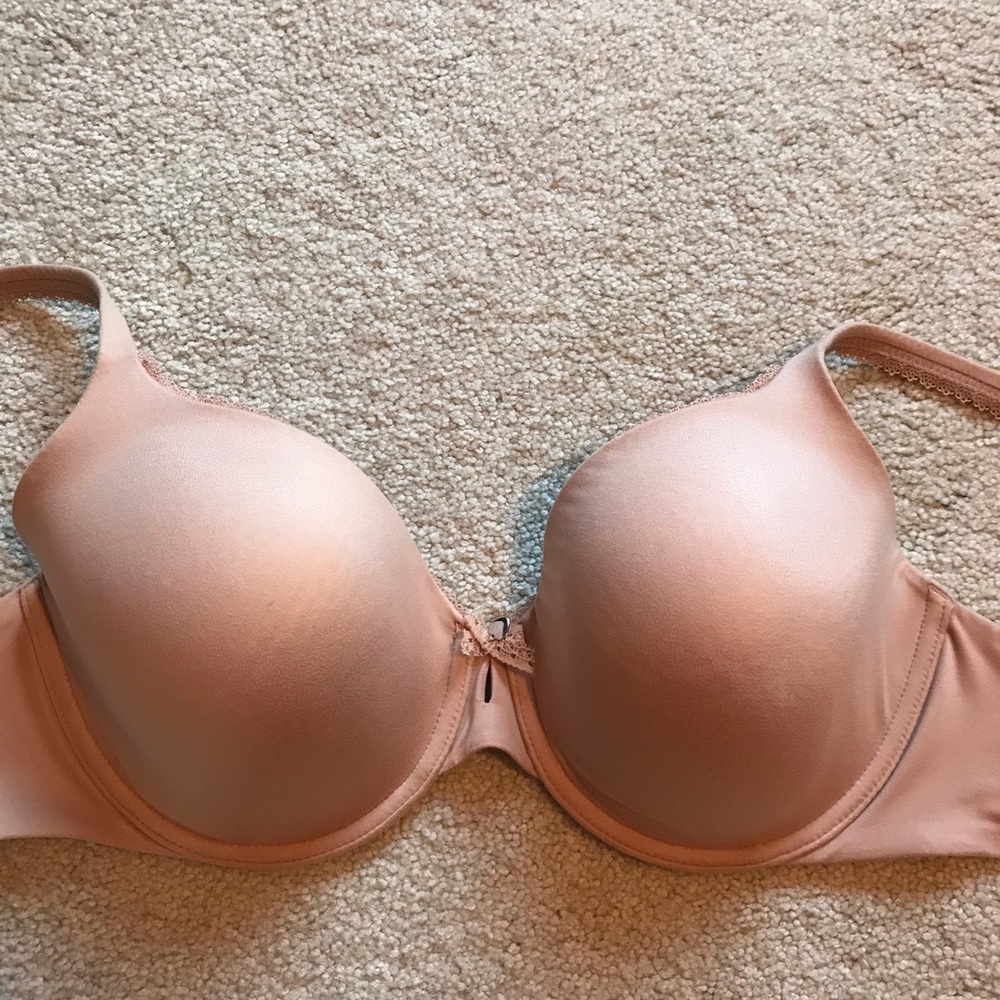 Victoria’s Secret Bra 32DDD, worn once